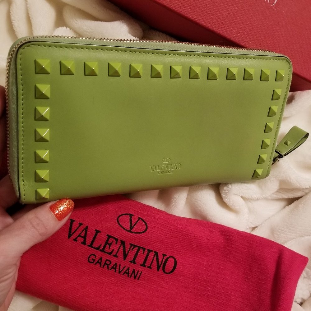 VALENTINO GARAVANI Rock Stud Zippered Continental Wallet